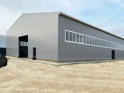 Здание размером 20х40х6,3х8,6 м